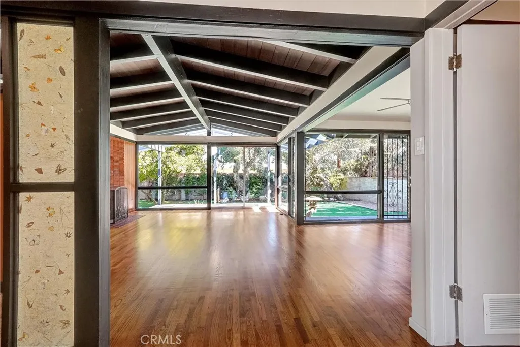 7048 Vanscoy, North Hollywood, California 91605 home-pic-9